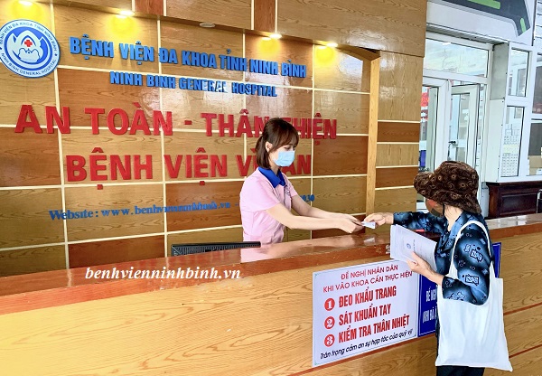 Bệnh viện Đa khoa tỉnh Ninh Bình tăng cường công tác phòng chống dịch bệnh mùa hè.
